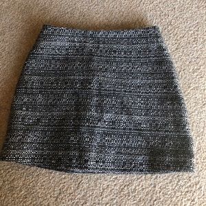 Tory Burch mini skirt 🤩